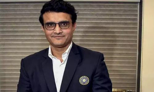 पूर्व भारतीय कप्तान सौरव गांगुली के काफिले का एक्सीडेंट, कोई हताहत नहीं पूर्व भारतीय कप्तान सौरव गांगुली के काफिले का एक्सीडेंट, कोई हताहत नहीं