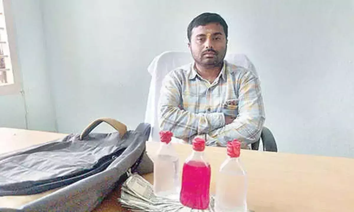 Telangana : एसीबी ने कृषि अधिकारी को पकड़ा Telangana : एसीबी ने कृषि अधिकारी को पकड़ा