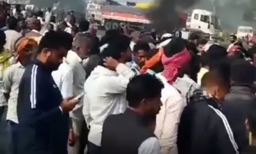 परीक्षा के दौरान बवाल: दो गुटों में झड़प, एक की मौत के बाद गुस्साए लोग परीक्षा के दौरान बवाल: दो गुटों में झड़प, एक की मौत के बाद गुस्साए लोग