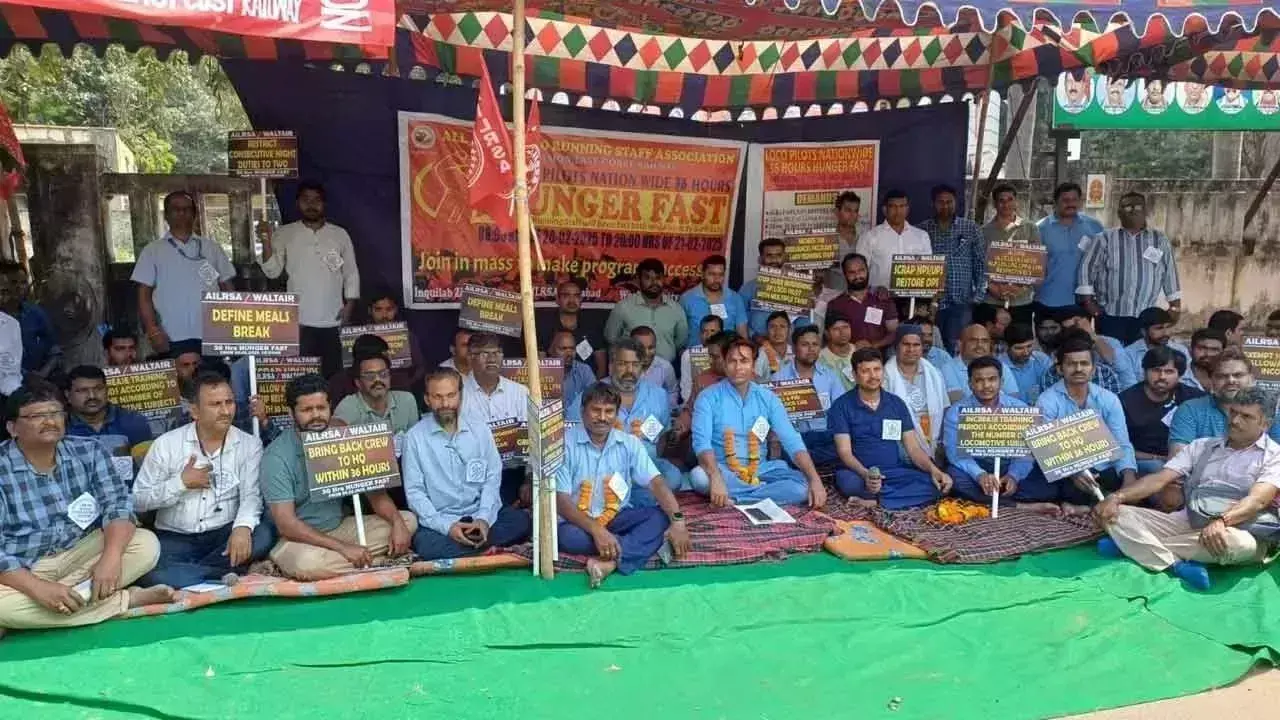 Andhra Pradesh : लोको पायलटों ने 6 घंटे की ड्यूटी के लिए 36 घंटे की हड़ताल की