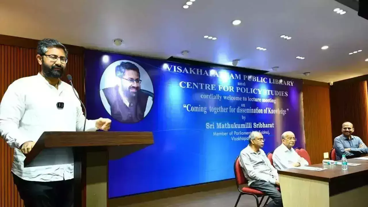 Andhra Pradesh :  सांसद श्रीभारत ने नौकरी के इच्छुक लोगों को अपने लक्ष्य पर केंद्रित रहने के लिए