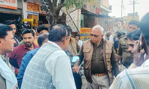 Nawabganj: एटीएम से पैसे निकालने का विरोध करने पर हुई मारपीट