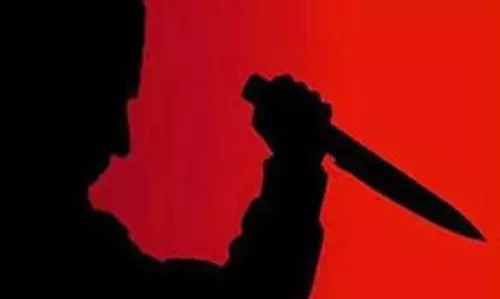 Lakhimpur Kheri: चोरी के इरादे से घर में घुसे थे, महिला के टोकने पर मारा चाकू Lakhimpur Kheri: चोरी के इरादे से घर में घुसे थे, महिला के टोकने पर मारा चाकू