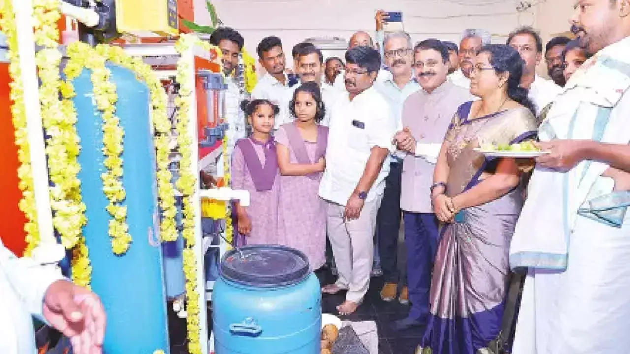 Andhra Pradesh :  कोरोमंडल ने छात्रों के लिए आरओ संयंत्र दान किए