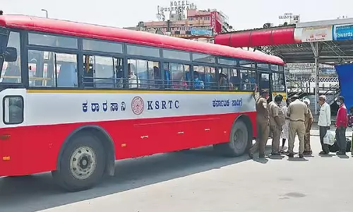 पुरुषों के लिए आरक्षित सीटों पर केवल पुरुष ही बैठें, यह सुनिश्चित करें: KSRTC पुरुषों के लिए आरक्षित सीटों पर केवल पुरुष ही बैठें, यह सुनिश्चित करें: KSRTC