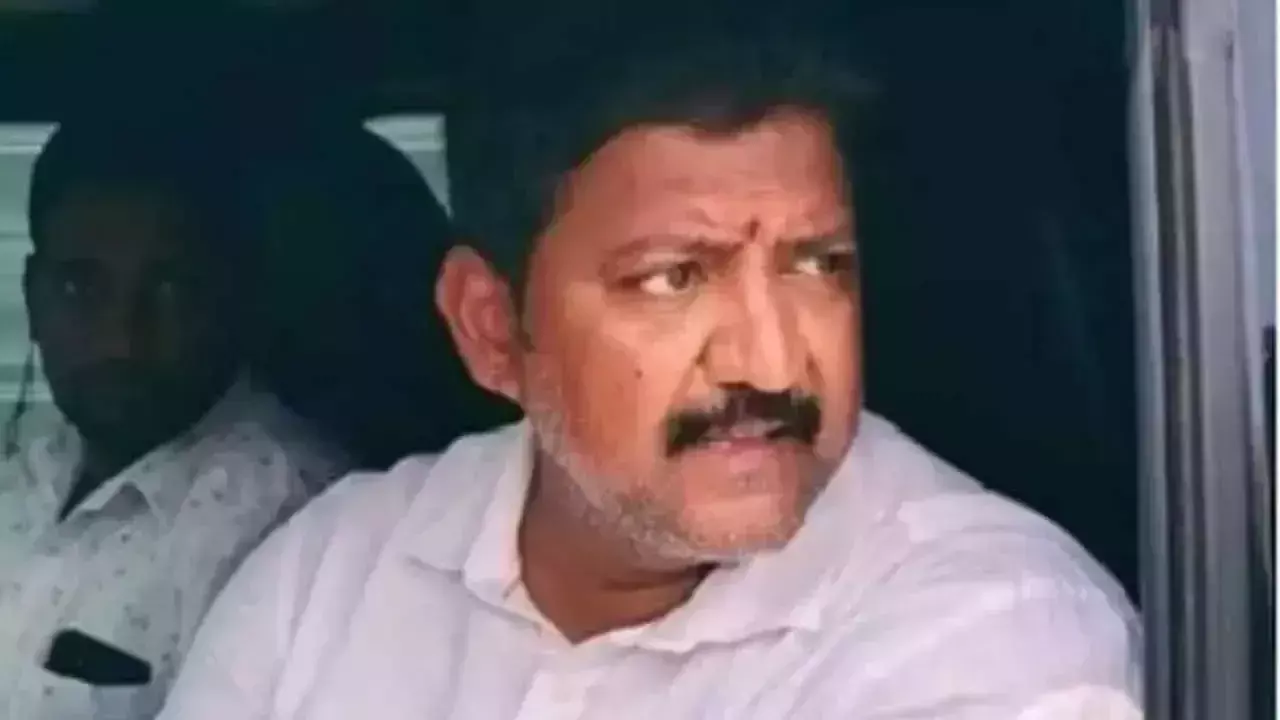 Andhra Pradesh : हाईकोर्ट ने वामसी को अग्रिम जमानत देने से इनकार कर दिया Andhra Pradesh : हाईकोर्ट ने वामसी को अग्रिम जमानत देने से इनकार कर दिया