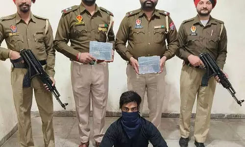 Jalandhar में बंबीहा गैंग का शूटर गिरफ्तार, 2 पिस्तौलें जब्त Jalandhar में बंबीहा गैंग का शूटर गिरफ्तार, 2 पिस्तौलें जब्त