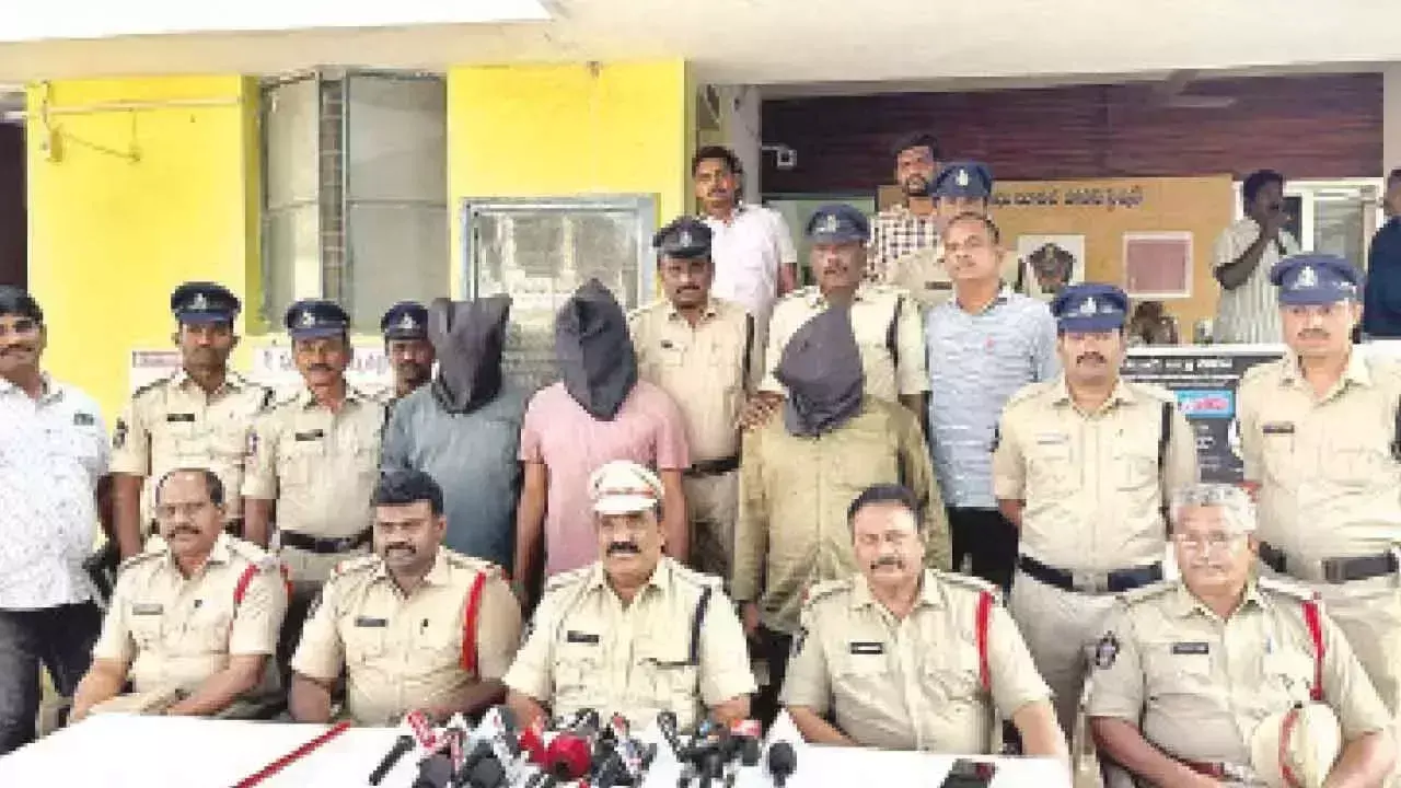 Andhra Pradesh :  एलुरू तीन गिरफ्तार, चावल की बोरियों सहित चोरी का ट्रक बरामद