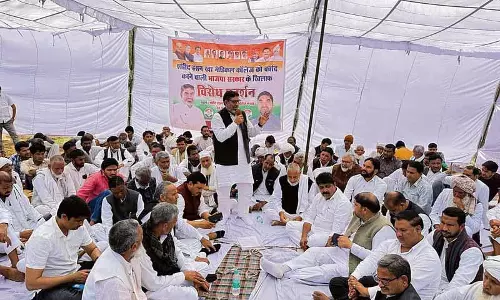 Nuh के विधायकों ने उपेक्षित मेडिकल कॉलेज के सुधार की मांग की Nuh के विधायकों ने उपेक्षित मेडिकल कॉलेज के सुधार की मांग की