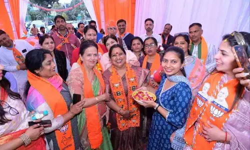 BJP विकास पर जोर दे रही, कांग्रेस संपत्ति पहचान पत्र के मुद्दे पर जोर दे रही