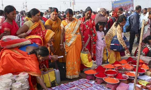 Maha Kumbh: डॉक्टरों ने किया मुफ्त नेत्र परीक्षण, पहल के लिए नागा साधुओं को भी शामिल किया Maha Kumbh: डॉक्टरों ने किया मुफ्त नेत्र परीक्षण, पहल के लिए नागा साधुओं को भी शामिल किया
