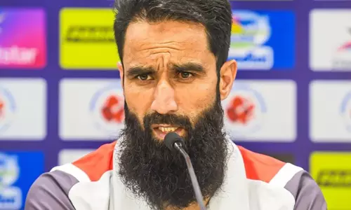 Mohammedan SC के सहायक कोच मेहराजुद्दीन वाडू जमशेदपुर एफसी से घरेलू हार के बाद निराश Mohammedan SC के सहायक कोच मेहराजुद्दीन वाडू जमशेदपुर एफसी से घरेलू हार के बाद निराश