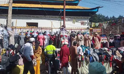 Manali MC ने विक्रेताओं को सभी फुटपाथों से अतिक्रमण हटाने को कहा Manali MC ने विक्रेताओं को सभी फुटपाथों से अतिक्रमण हटाने को कहा
