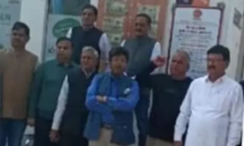 Ghaziabad: एक्सप्रेस वे पर हथियारबंद बदमाशों ने पेट्रोल पंप कर्मचारी को बंधक बनाकर लूटपाट की Ghaziabad: एक्सप्रेस वे पर हथियारबंद बदमाशों ने पेट्रोल पंप कर्मचारी को बंधक बनाकर लूटपाट की