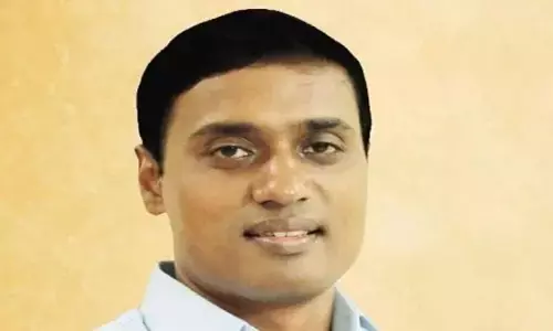 सांसद ने Jagan की सुरक्षा चूक का मुद्दा उठाया सांसद ने Jagan की सुरक्षा चूक का मुद्दा उठाया