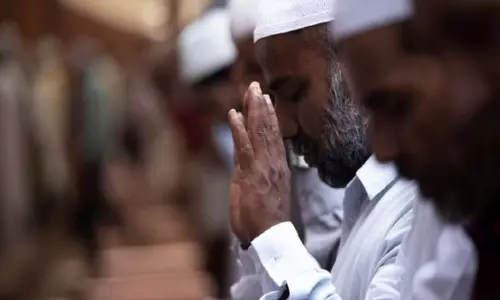 कर्नाटक कांग्रेस ने मुस्लिम सरकारी कर्मचारियों के लिए Ramzan की छुट्टी मांगी