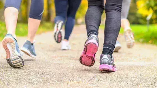 Lifestyle: वजन कम करने के लिए रोजाना चलें इतने कदम Lifestyle: वजन कम करने के लिए रोजाना चलें इतने कदम