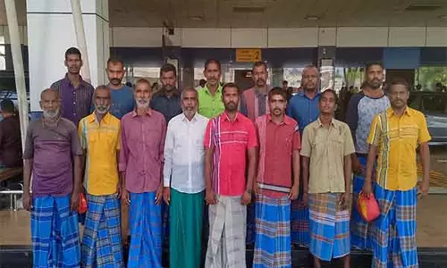 Sri Lanka द्वारा गिरफ्तार किए गए 15 भारतीय मछुआरे भारत लौटे Sri Lanka द्वारा गिरफ्तार किए गए 15 भारतीय मछुआरे भारत लौटे