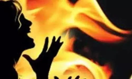 पति ने आग से किया था अधमरा, इलाज के दौरान महिला की मौत