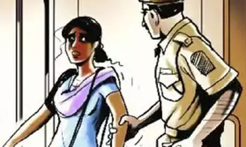 Noida: शख्स के घर से जेवरात व नकदी चुराने वाली घरेलू सहायिका गिरफ्तार
