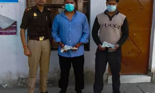 ग्रेटर नोएडा: दो वांछित अभियुक्त गिरफ्तार, तमंचा और पिस्टल बरामद ग्रेटर नोएडा: दो वांछित अभियुक्त गिरफ्तार, तमंचा और पिस्टल बरामद