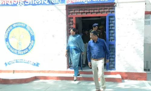 Jalore: संभागीय आयुक्त ने जिला कारागृह का औचक निरीक्षण Jalore: संभागीय आयुक्त ने जिला कारागृह का औचक निरीक्षण