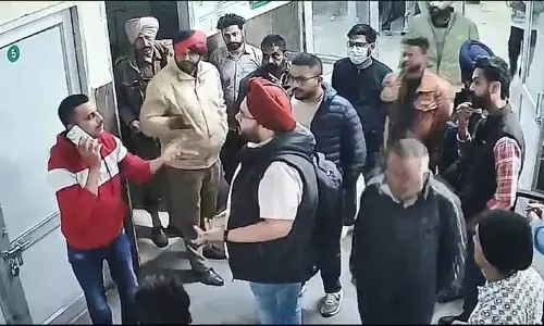 Hospital में हंगामा करने के आरोप में कार्यकर्ता पर मामला दर्ज Hospital में हंगामा करने के आरोप में कार्यकर्ता पर मामला दर्ज