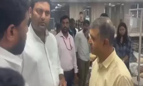 फूड पॉइजनिंग के बाद NMIMS के 18 छात्र अस्पताल में भर्ती