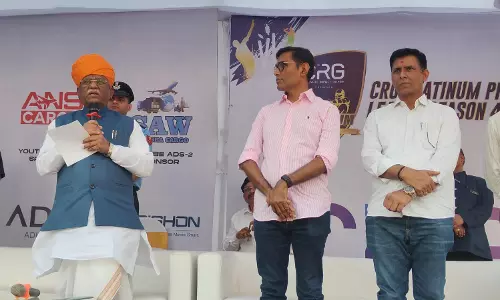 Jaipur: राज्यपाल ने सीआरजी प्लेटिनम प्रीमियर लीग के खिलाड़ियों की हौसला अफजाही की