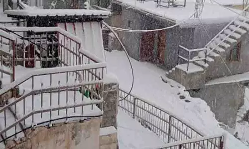 भारी बर्फबारी से Manali-Leh राजमार्ग पर यातायात बाधित
