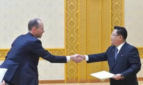 North Korea में स्विट्जरलैंड के राजदूत ने परिचय पत्र प्रस्तुत करने के बाद पदभार ग्रहण किया North Korea में स्विट्जरलैंड के राजदूत ने परिचय पत्र प्रस्तुत करने के बाद पदभार ग्रहण किया