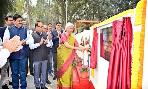 वित्त मंत्री सीतारमण ने BLW निर्मित इलेक्ट्रिक इंजन को राष्ट्र को समर्पित किया
