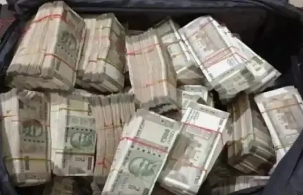 संगीतकार का ऑफिस बॉय गिरफ्तार, चुराया था 40 लाख रुपये संगीतकार का ऑफिस बॉय गिरफ्तार, चुराया था 40 लाख रुपये