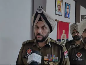 अमृतसर पुलिस ने पांच किलो हेरोइन के साथ चार युवकों को किया गिरफ्तार अमृतसर पुलिस ने पांच किलो हेरोइन के साथ चार युवकों को किया गिरफ्तार