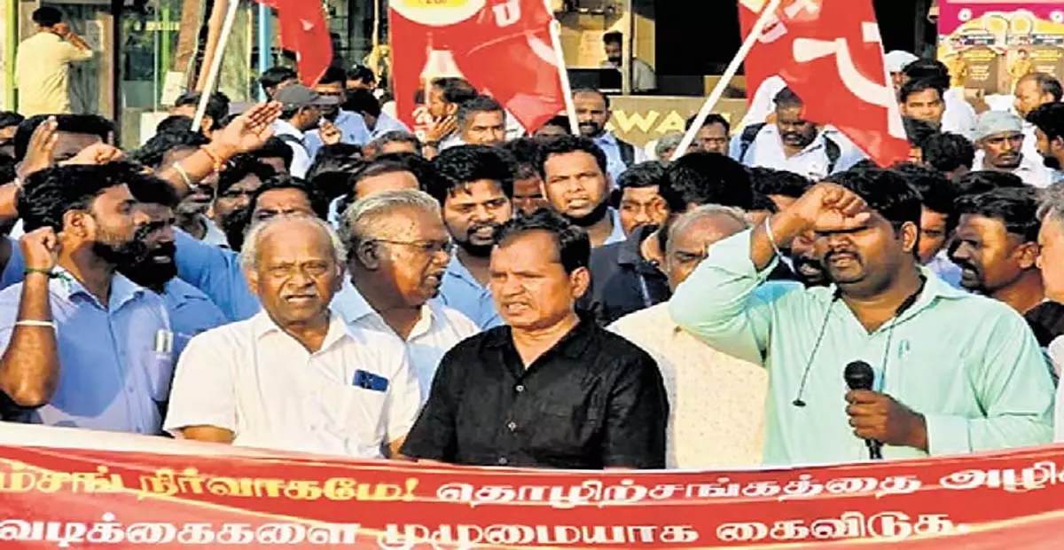 Tamil Nadu: सैमसंग इंडिया वर्कर्स यूनियन ने कर्मचारियों के निलंबन का विरोध किया Tamil Nadu: सैमसंग इंडिया वर्कर्स यूनियन ने कर्मचारियों के निलंबन का विरोध किया