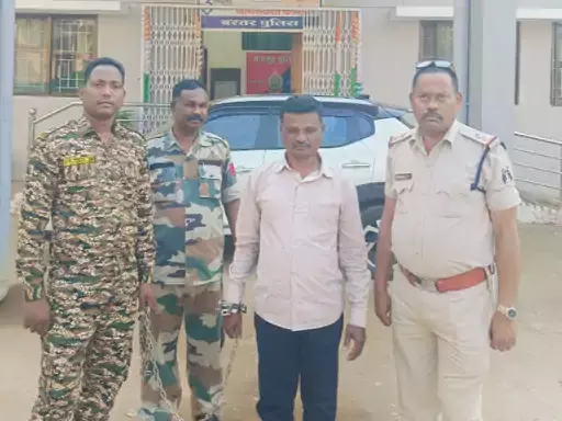 लाखों रुपए ठगकर फर्जी नियुक्तिपत्र बांटने वाला मास्टरमाइंड अरेस्ट लाखों रुपए ठगकर फर्जी नियुक्तिपत्र बांटने वाला मास्टरमाइंड अरेस्ट
