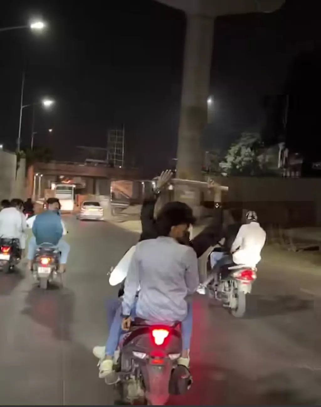 घातक हथियार के साथ मारपीट: 11 आरोपी गिरफ्तार, उपद्रवियों के खिलाफ कार्रवाई घातक हथियार के साथ मारपीट: 11 आरोपी गिरफ्तार, उपद्रवियों के खिलाफ कार्रवाई