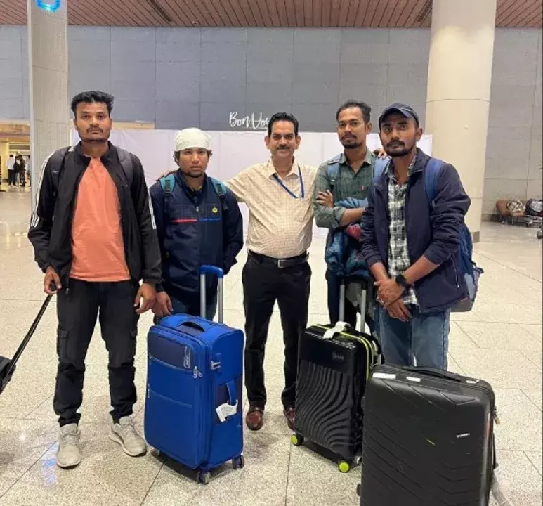 Odisha के चार श्रमिक ओमान से सुरक्षित घर लौटे Odisha के चार श्रमिक ओमान से सुरक्षित घर लौटे