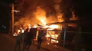 Bihar News: चाय की दुकान में लगी आग, अफरा-तफरी Bihar News: चाय की दुकान में लगी आग, अफरा-तफरी