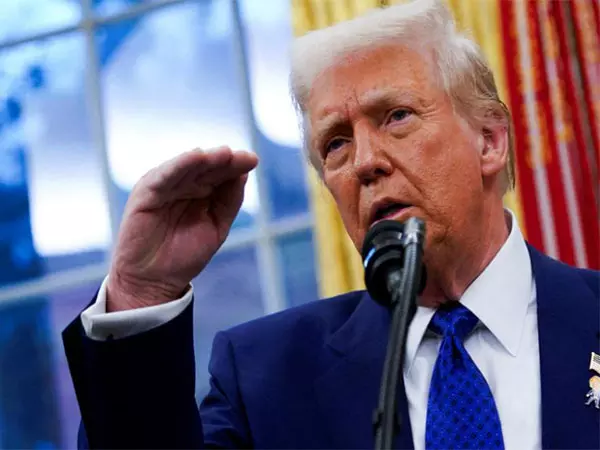 ट्रंप प्रशासन ने पेंटागन में अभूतपूर्व फेरबदल करते हुए शीर्ष US जनरल और नौसेना प्रमुख को हटाया ट्रंप प्रशासन ने पेंटागन में अभूतपूर्व फेरबदल करते हुए शीर्ष US जनरल और नौसेना प्रमुख को हटाया
