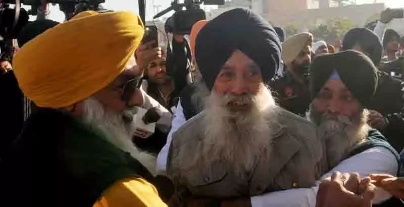 Punjab: चौरा ने पुलिस से गोलियां खरीदीं, जांच Punjab: चौरा ने पुलिस से गोलियां खरीदीं, जांच