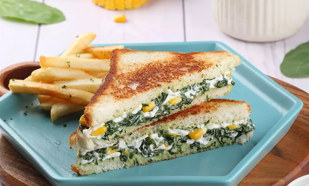 Spinach Sandwich टेस्ट के मामले में है लाजवाब Spinach Sandwich टेस्ट के मामले में है लाजवाब