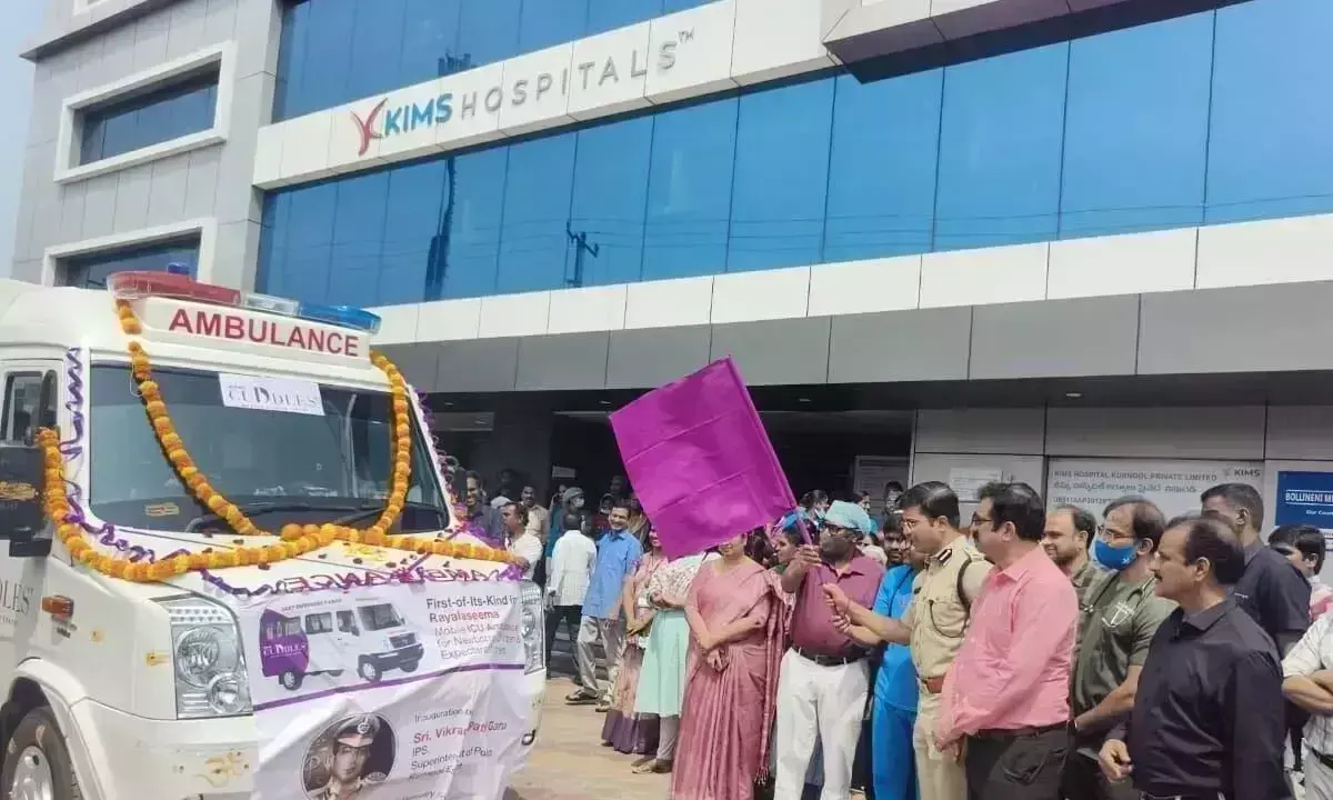 SP ने नवजात आईसीयू एम्बुलेंस का उद्घाटन किया SP ने नवजात आईसीयू एम्बुलेंस का उद्घाटन किया
