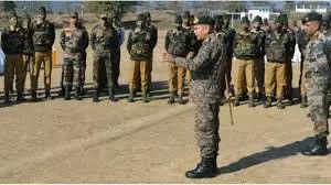 Jammu जीओसी-इन-सी ने तैयारियों की समीक्षा की Jammu जीओसी-इन-सी ने तैयारियों की समीक्षा की
