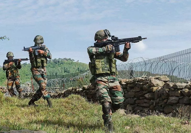 Jammu: पाकिस्तान ने फ्लैग मीटिंग के दौरान नियंत्रण रेखा पर शांति का वादा किया Jammu: पाकिस्तान ने फ्लैग मीटिंग के दौरान नियंत्रण रेखा पर शांति का वादा किया