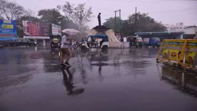 Ranchi: बेमौसम बारिश से शहर के कई इलाकों में जलजमाव, लोग परेशान Ranchi: बेमौसम बारिश से शहर के कई इलाकों में जलजमाव, लोग परेशान