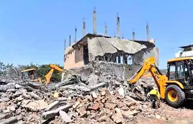 MP: रेप केस में सरकार ने गिराया था मकान, अब कोर्ट ने आरोपी को किया बरी MP: रेप केस में सरकार ने गिराया था मकान, अब कोर्ट ने आरोपी को किया बरी