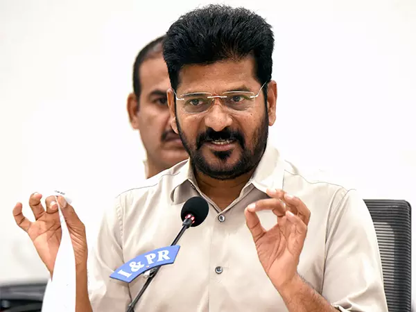 CM रेवंत रेड्डी ने SLBC सुरंग ढहने पर दुख व्यक्त किया CM रेवंत रेड्डी ने SLBC सुरंग ढहने पर दुख व्यक्त किया