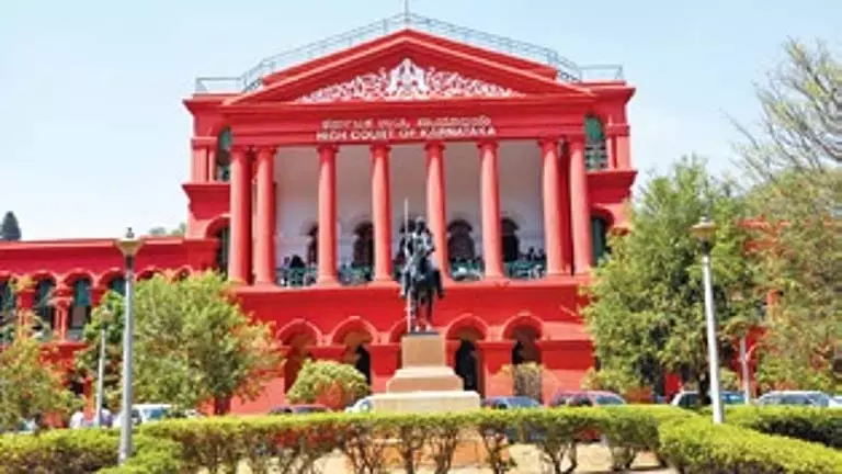 Karnataka HC ने सरकार, बोर्ड-निगमों के प्रमुखों को नोटिस जारी किया Karnataka HC ने सरकार, बोर्ड-निगमों के प्रमुखों को नोटिस जारी किया