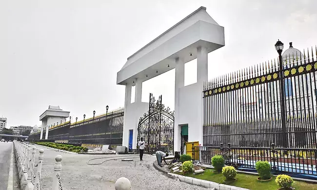Telangana : राज्य सचिवालय का नया प्रवेश द्वार तैयार Telangana : राज्य सचिवालय का नया प्रवेश द्वार तैयार